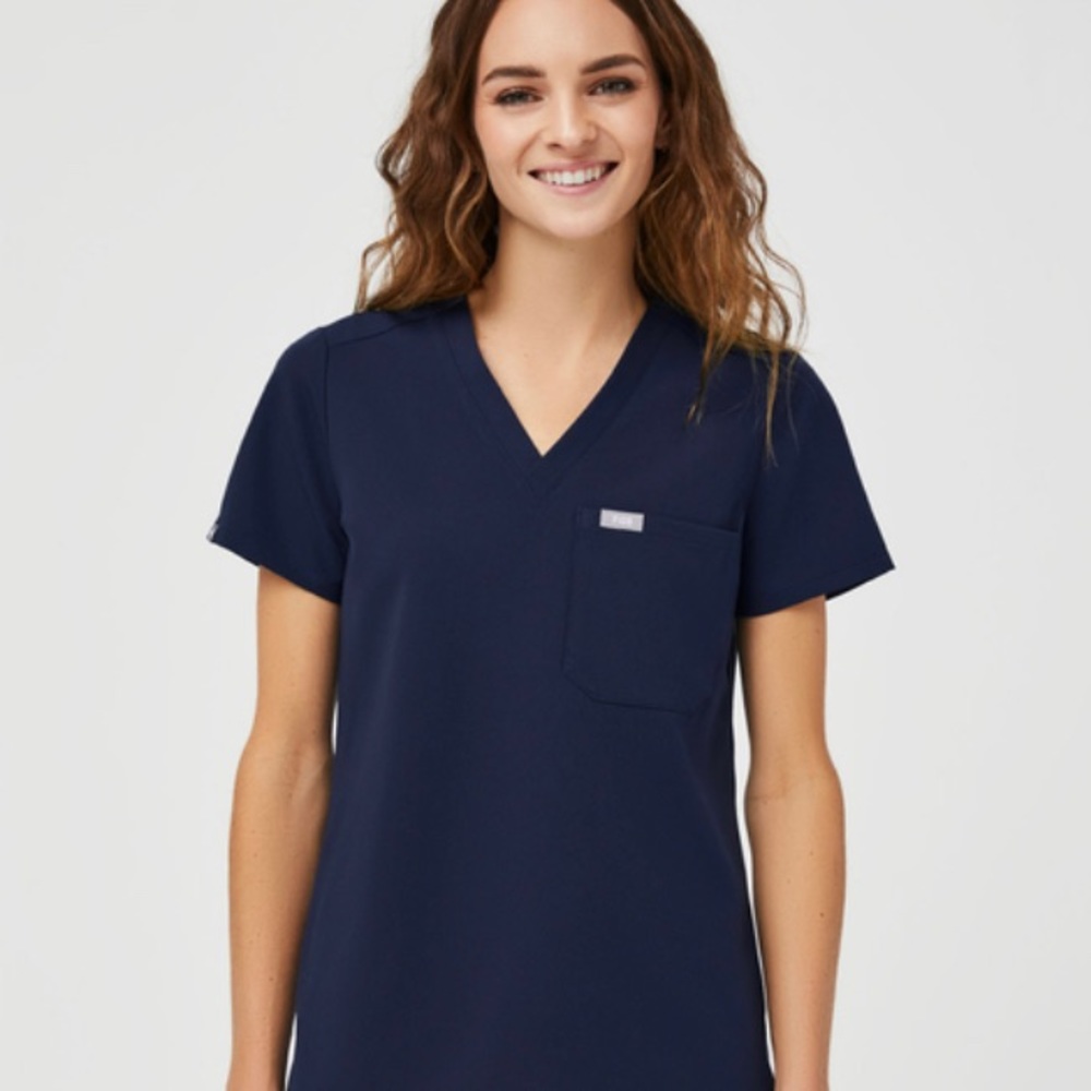 NWT FIGS Catarina Scrub Top in Navy